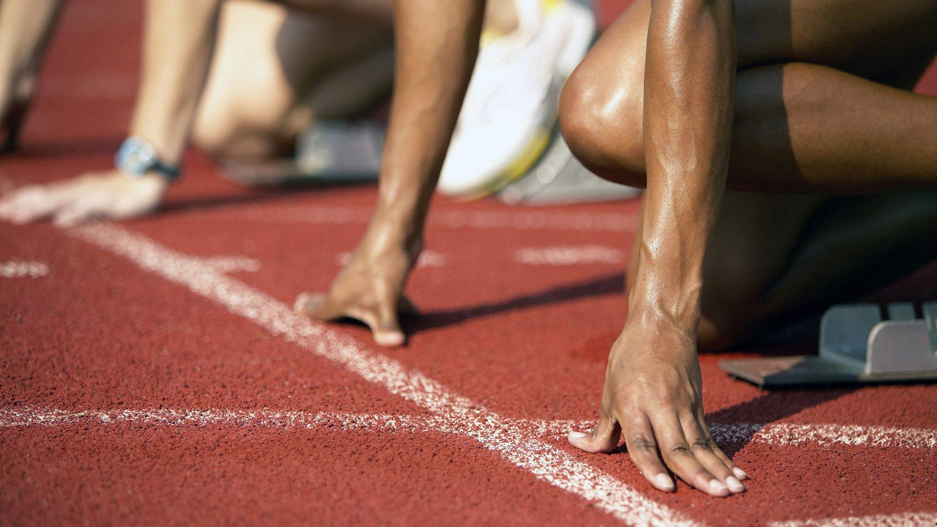 乔治惊天隔扣引热议，篮筐的颤抖与艺术的暴力